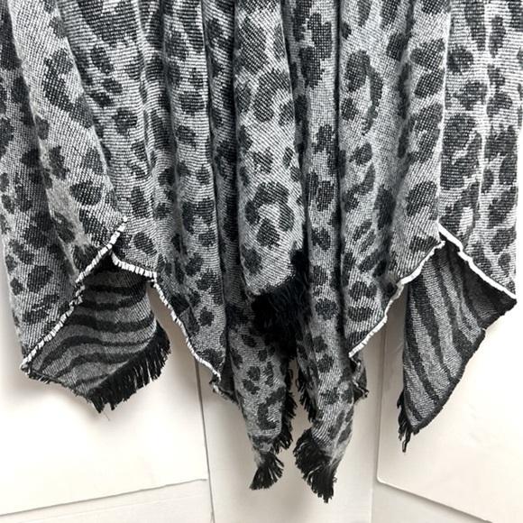 FAUX Fur Trim Open Front Vintage\Retro Inspired Pancho Cape Soft Warm One Size - Picture 8 of 16